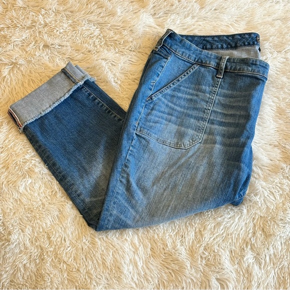 Torrid Women’s Crop Raw Hem Boyfriend Vintage Stretch Jeans SZ 20 - Picture 2 of 9